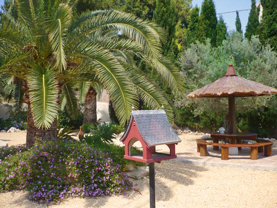 Smetteloos gerestaureerde villa in Moraira! U kunt er zo in. Alles nieuw!