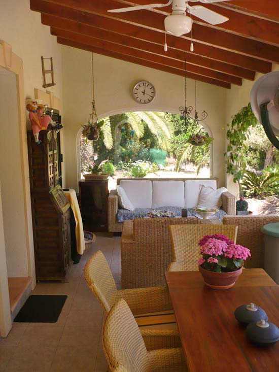 Smetteloos gerestaureerde villa in Moraira! U kunt er zo in. Alles nieuw!