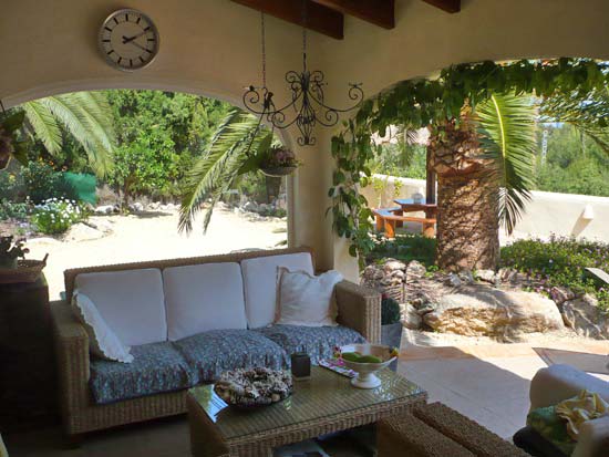Smetteloos gerestaureerde villa in Moraira! U kunt er zo in. Alles nieuw!