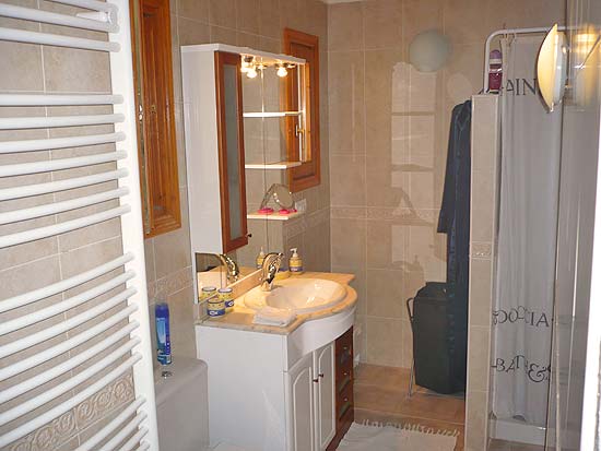 Smetteloos gerestaureerde villa in Moraira! U kunt er zo in. Alles nieuw!