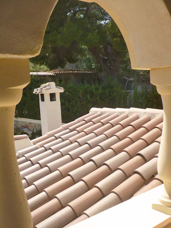 Smetteloos gerestaureerde villa in Moraira! U kunt er zo in. Alles nieuw!