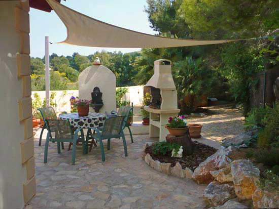 Smetteloos gerestaureerde villa in Moraira! U kunt er zo in. Alles nieuw!