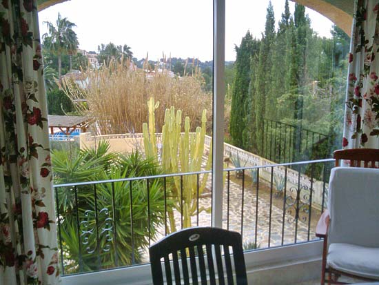 Te koop van EERSTE EIGENAAR, deze perfect onderhouden villa in Benissa Costa, voor 285.000 euro.