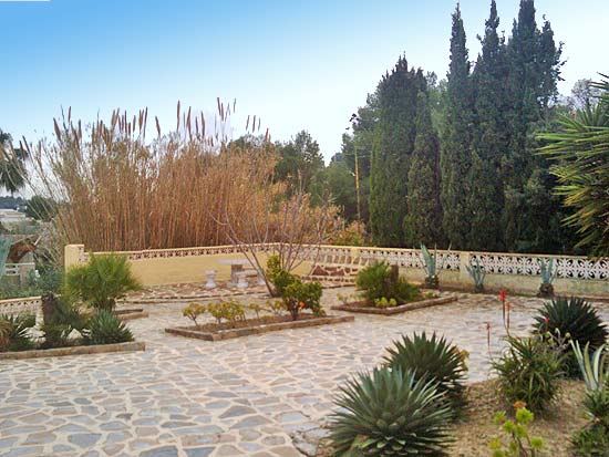 Te koop van EERSTE EIGENAAR, deze perfect onderhouden villa in Benissa Costa, voor 285.000 euro.