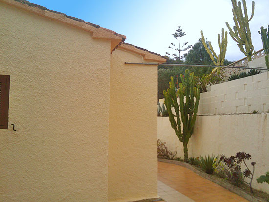 Te koop van EERSTE EIGENAAR, deze perfect onderhouden villa in Benissa Costa, voor 285.000 euro.