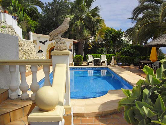 Delightful 3-bedroom villa set in tranquil surroundings at the end of a cul de sac. Completely refurbished 2005 for only 395.000 euro!