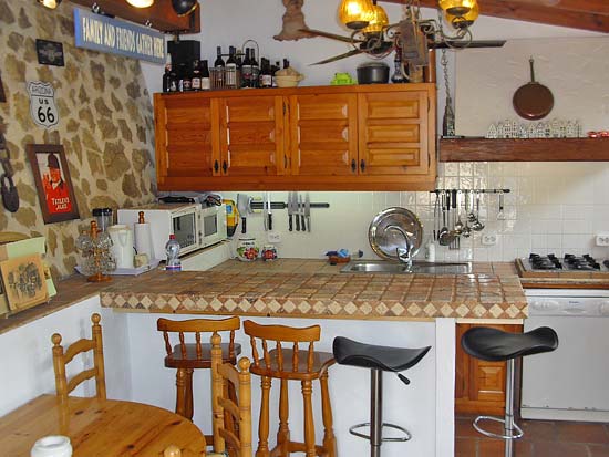 Delightful 3-bedroom villa set in tranquil surroundings at the end of a cul de sac. Completely refurbished 2005 for only 395.000 euro!