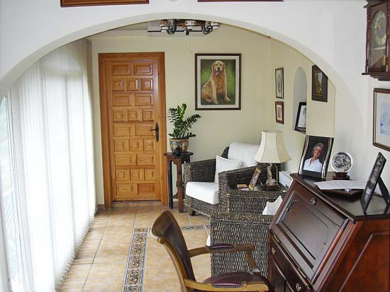 Delightful 3-bedroom villa set in tranquil surroundings at the end of a cul de sac. Completely refurbished 2005 for only 395.000 euro!