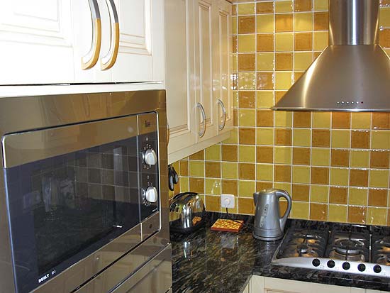 Delightful 3-bedroom villa set in tranquil surroundings at the end of a cul de sac. Completely refurbished 2005 for only 395.000 euro!