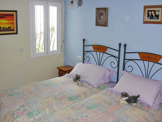 Delightful 3-bedroom villa set in tranquil surroundings at the end of a cul de sac. Completely refurbished 2005 for only 395.000 euro!