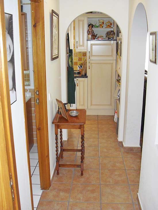 Delightful 3-bedroom villa set in tranquil surroundings at the end of a cul de sac. Completely refurbished 2005 for only 395.000 euro!