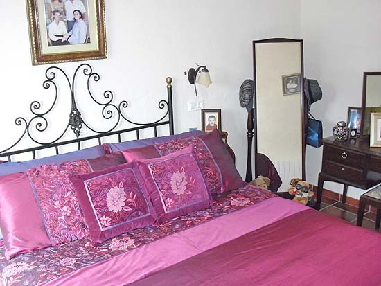 Delightful 3-bedroom villa set in tranquil surroundings at the end of a cul de sac. Completely refurbished 2005 for only 395.000 euro!