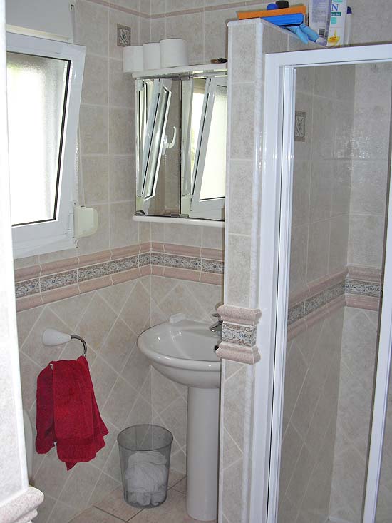 Delightful 3-bedroom villa set in tranquil surroundings at the end of a cul de sac. Completely refurbished 2005 for only 395.000 euro!