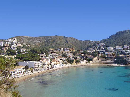Unique! 3 apartments right on the beach at El Portet Moraira from 299,000 euros!