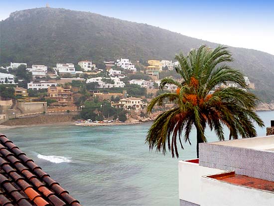 Unique! 3 apartments right on the beach at El Portet Moraira from 299,000 euros!