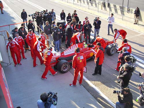 1, 2 en 3 Februari 2010. De Formule 1 teams testen op het circuit van Valencia