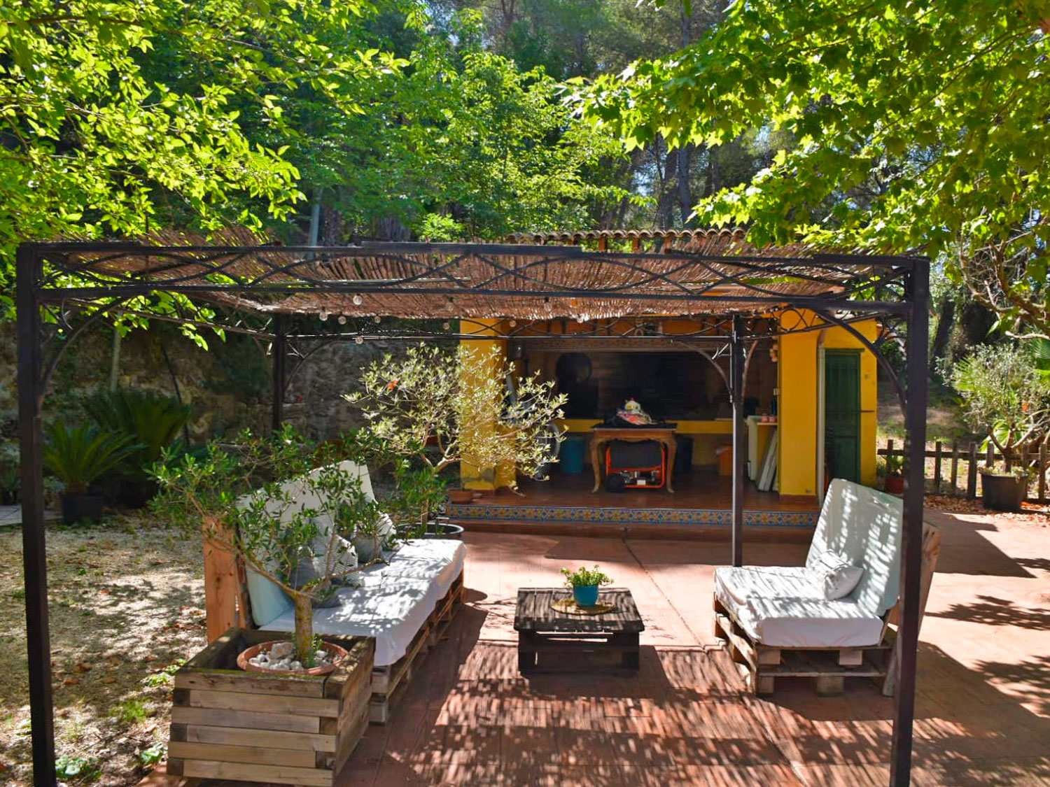 sprookjes-finca met 40.000 m² eigen grond te koop