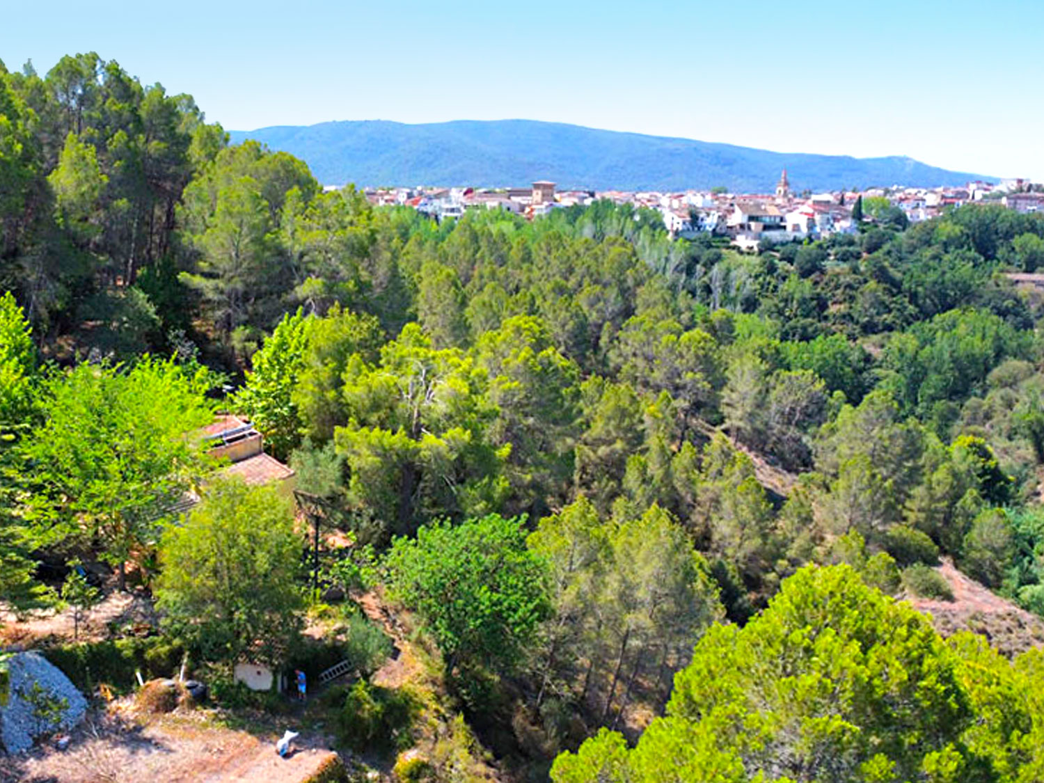 sprookjes-finca met 40.000 m² eigen grond te koop