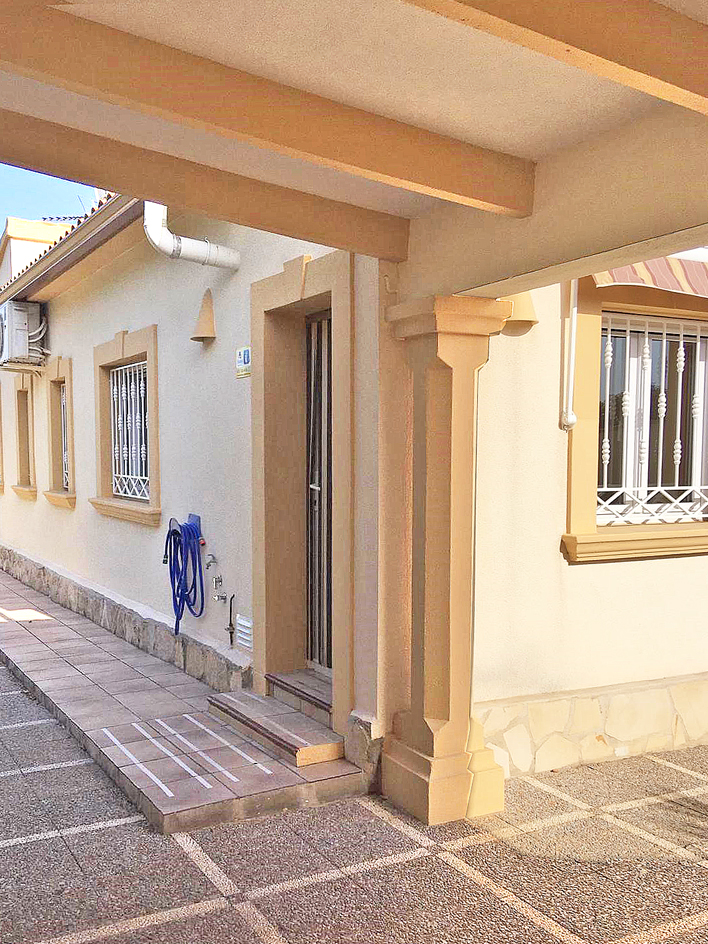 Dit 3 slaapkamer appartement in Moraira verkeert in nieuwstaat!