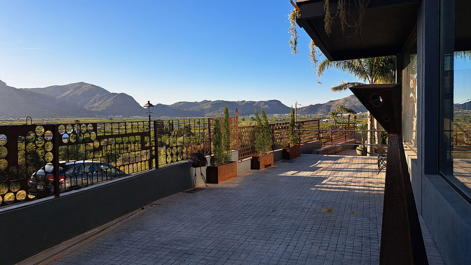 Benidoleig - groot pand van 500 m2 op 777 m2 grond te koop voor 685.000 euro