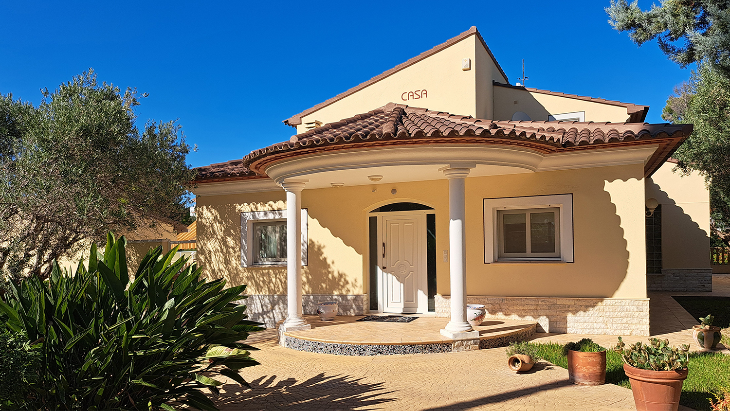 Schitterende zelfvoorzienende villa in Denia
