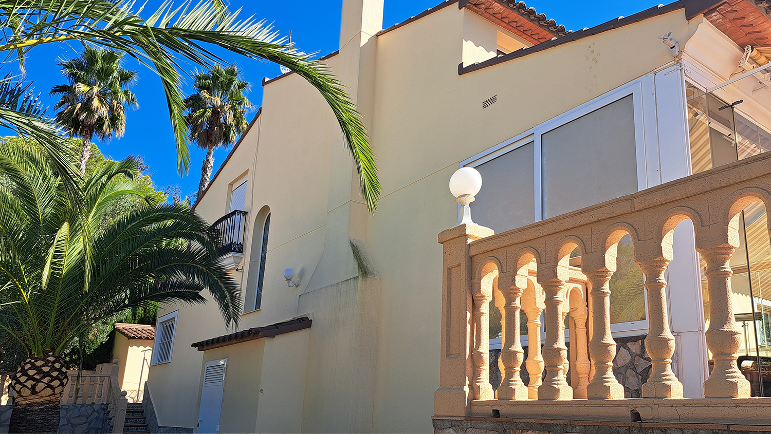 Schitterende zelfvoorzienende villa in Denia