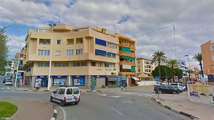 Zonnig 2 slaapkamer appartement in centrum Moraira voor 225000 euro