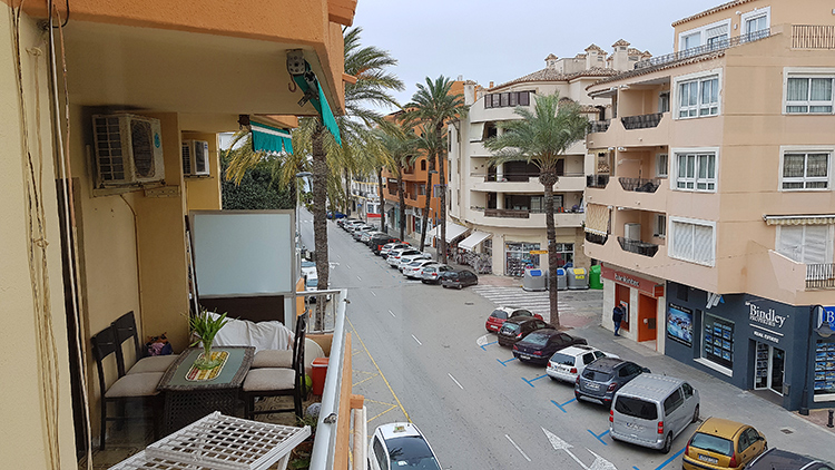 Zonnig 2 slaapkamer appartement in centrum Moraira voor 225000 euro