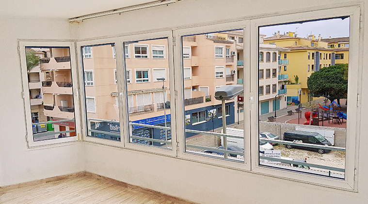 Zonnig 2 slaapkamer appartement in centrum Moraira voor 225000 euro