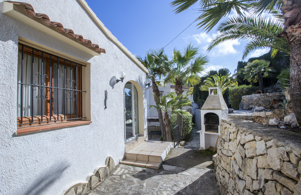 Deze villa met zwembad staat in Benissa Costa en biedt 3 slaapkamers