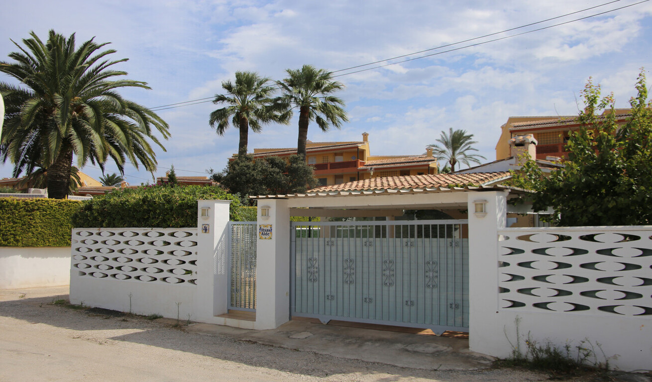 Denia - Vrijstaande 3-slaapkamer,3-badkamer villa aan zee