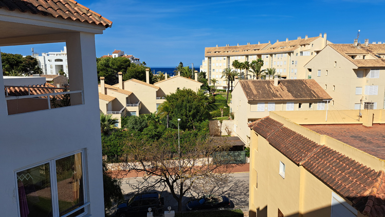 Dit 2 slaapkamer appartement in Javea ligt 180 meter van zee