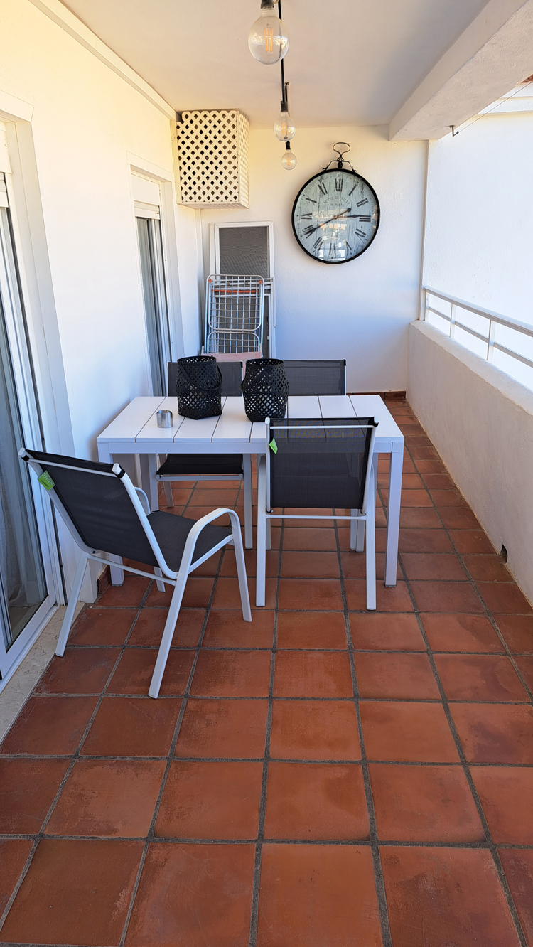 Dit 2 slaapkamer appartement in Javea ligt 180 meter van zee