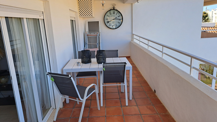 Dit 2 slaapkamer appartement in Javea ligt 180 meter van zee