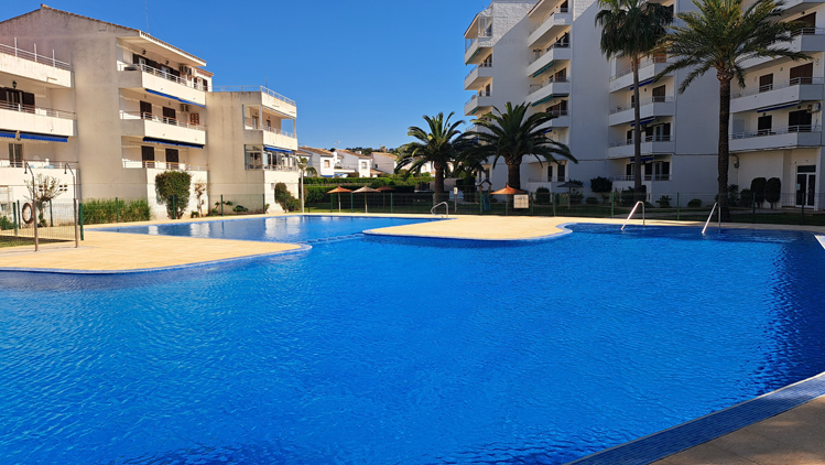 Dit 2 slaapkamer appartement in Javea ligt 180 meter van zee