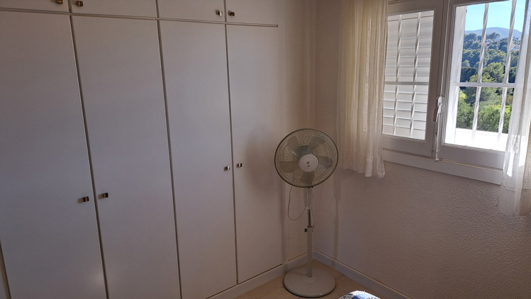 Dit 2 slaapkamer appartement in Javea ligt 180 meter van zee