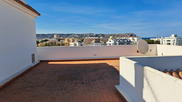 Dit 2 slaapkamer appartement in Javea ligt 180 meter van zee