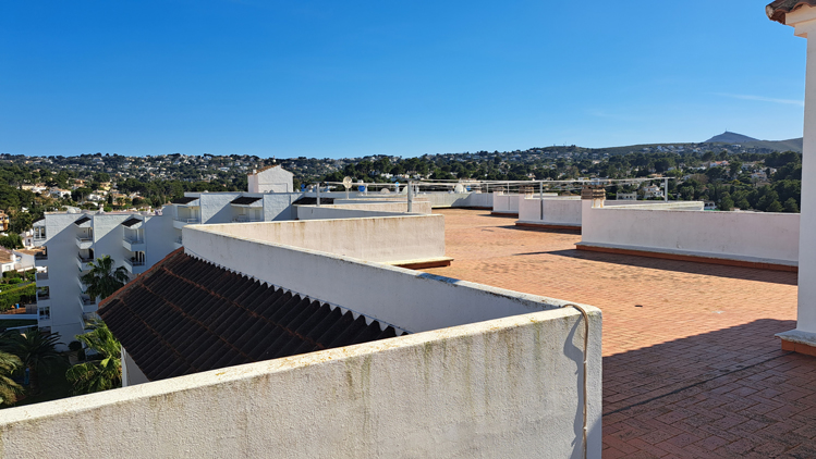 Dit 2 slaapkamer appartement in Javea ligt 180 meter van zee