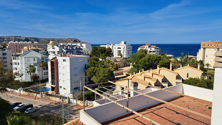 Dit 2 slaapkamer appartement in Javea ligt 180 meter van zee