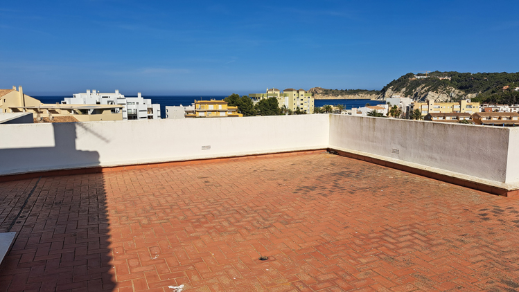 Dit 2 slaapkamer appartement in Javea ligt 180 meter van zee