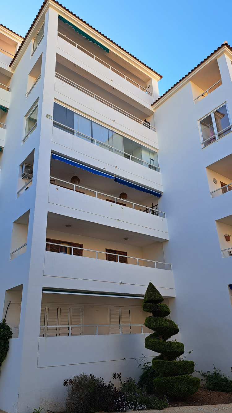 Dit 2 slaapkamer appartement in Javea ligt 180 meter van zee