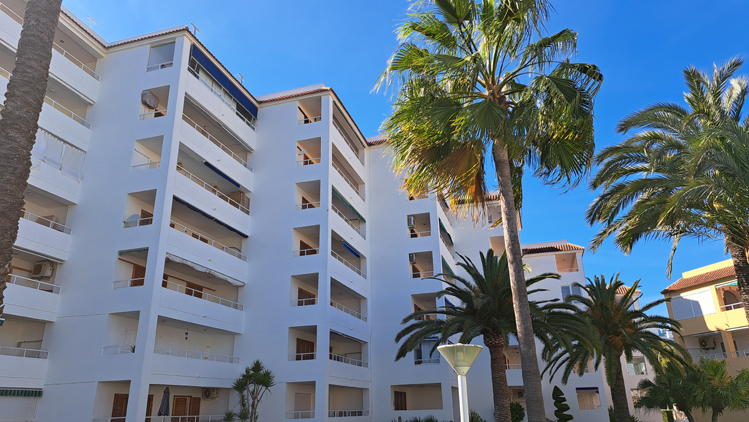 Dit 2 slaapkamer appartement in Javea ligt 180 meter van zee