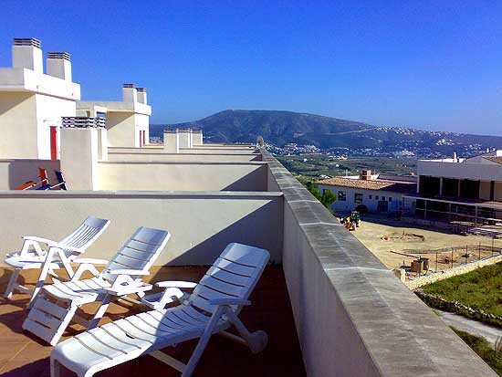 Dit 3 slaapkamer appartement in Moraira verkeert in nieuwstaat!