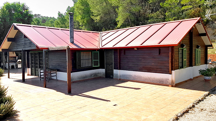 3 slaapkamer chalet in Gandia op 25.000 m2 grond!