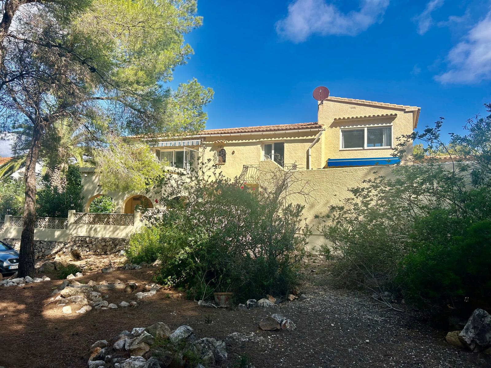 Grote opknapvilla in Javea te koop
