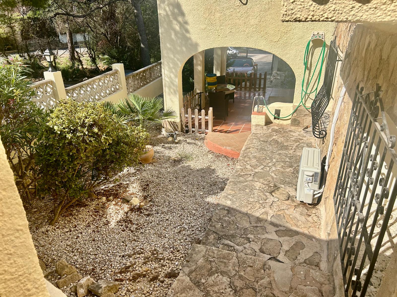 Grote opknapvilla in Javea te koop