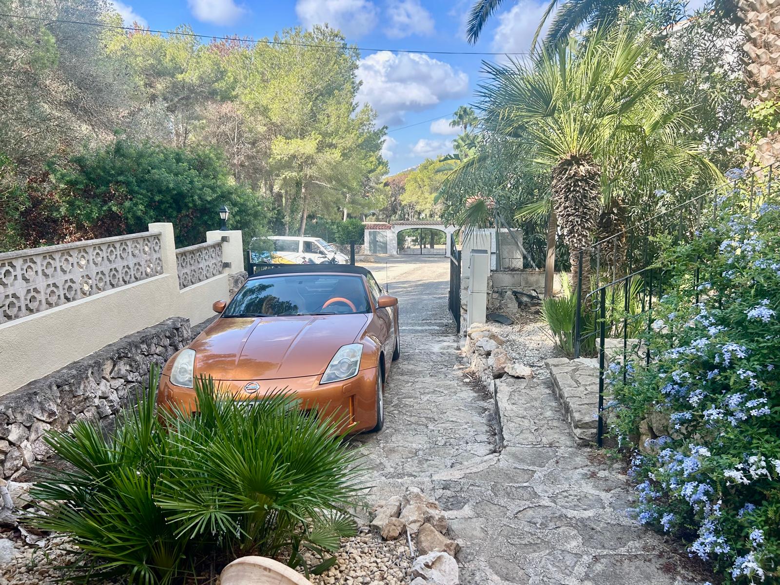 Grote opknapvilla in Javea te koop
