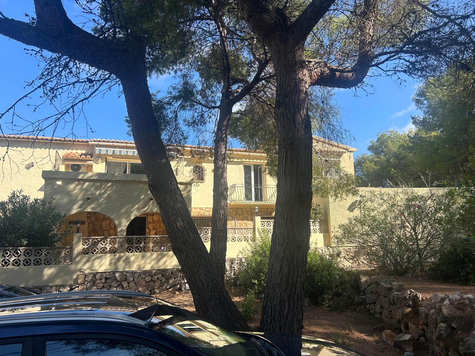 Grote opknapvilla in Javea te koop