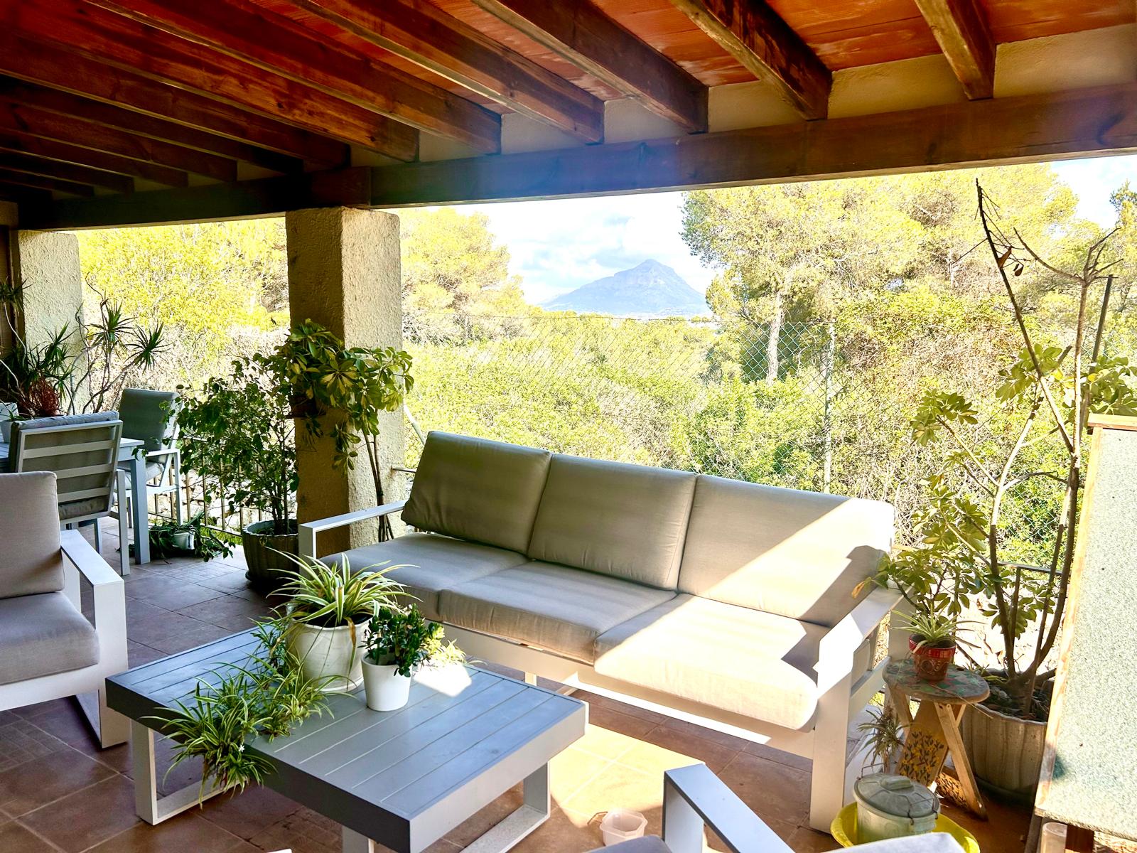Grote opknapvilla in Javea te koop