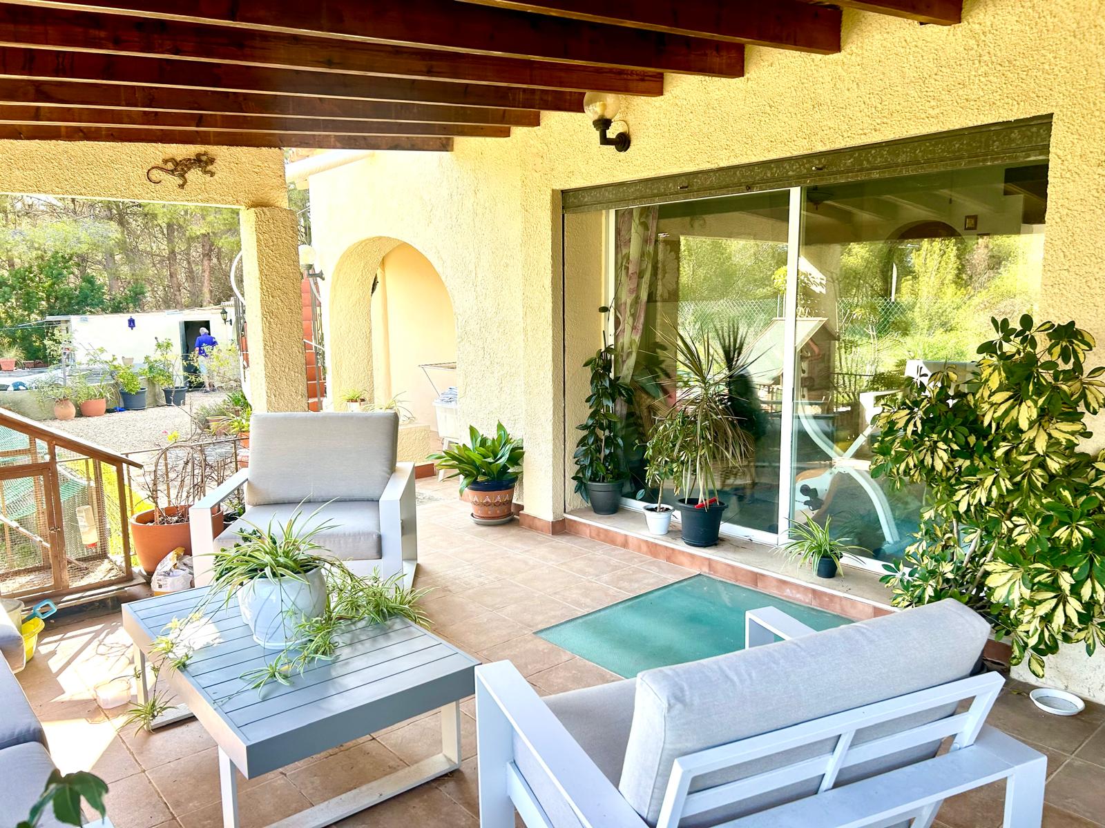 Grote opknapvilla in Javea te koop